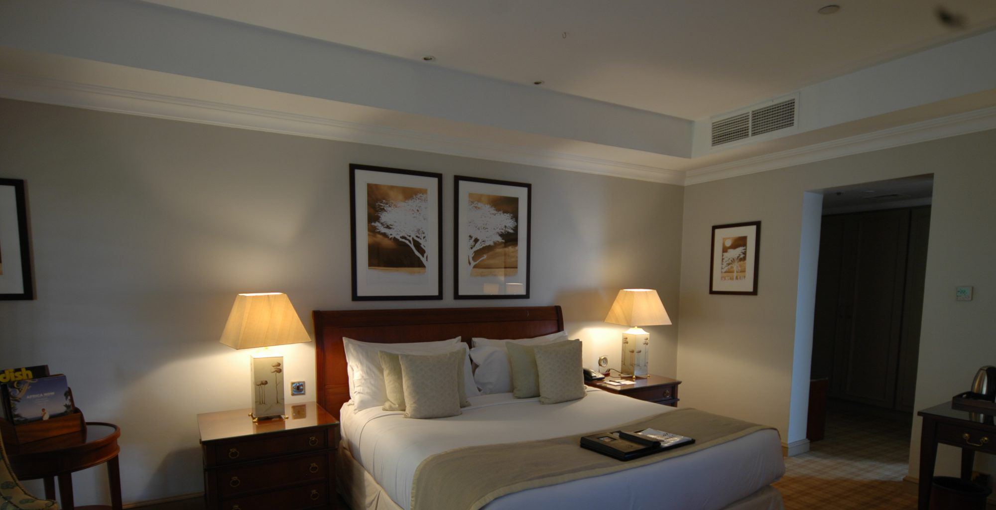 Kenya-Norfolk-Hotel-Bedroom