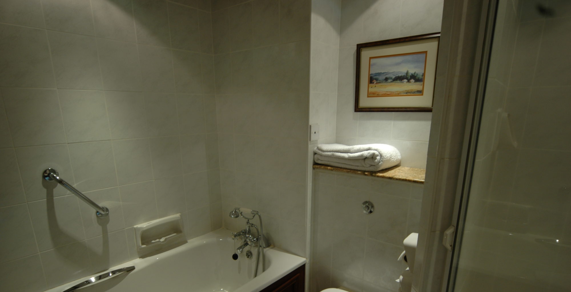 Kenya-Norfolk-Hotel-Bathroom