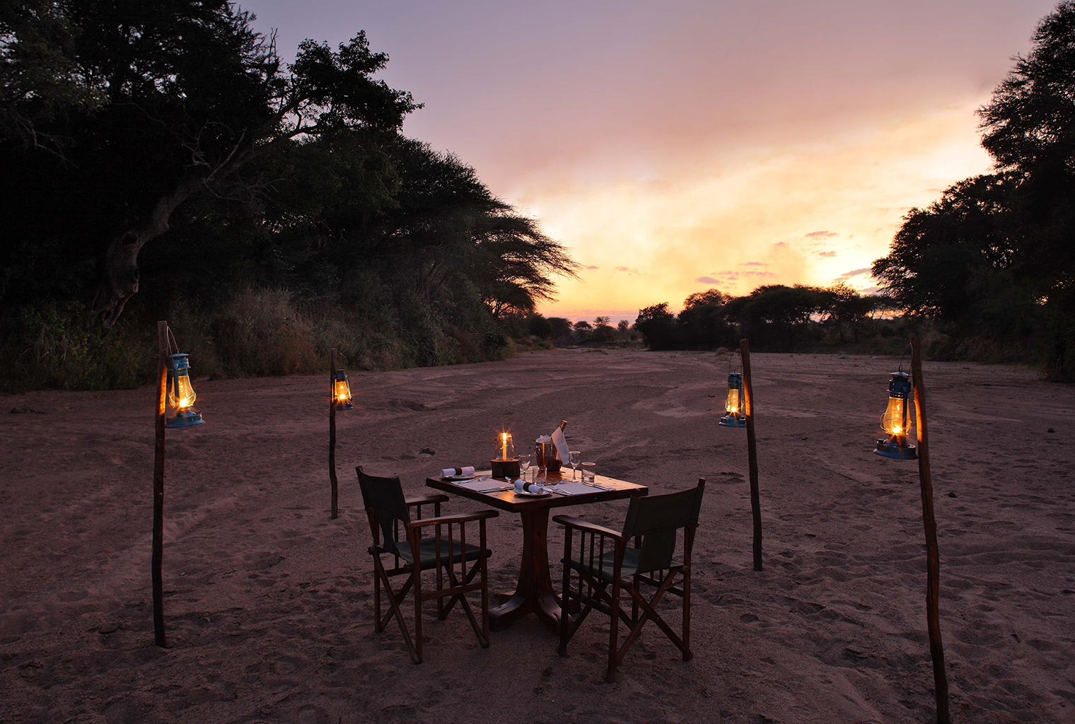 Jongomero-Tanzania-dinner-Outside