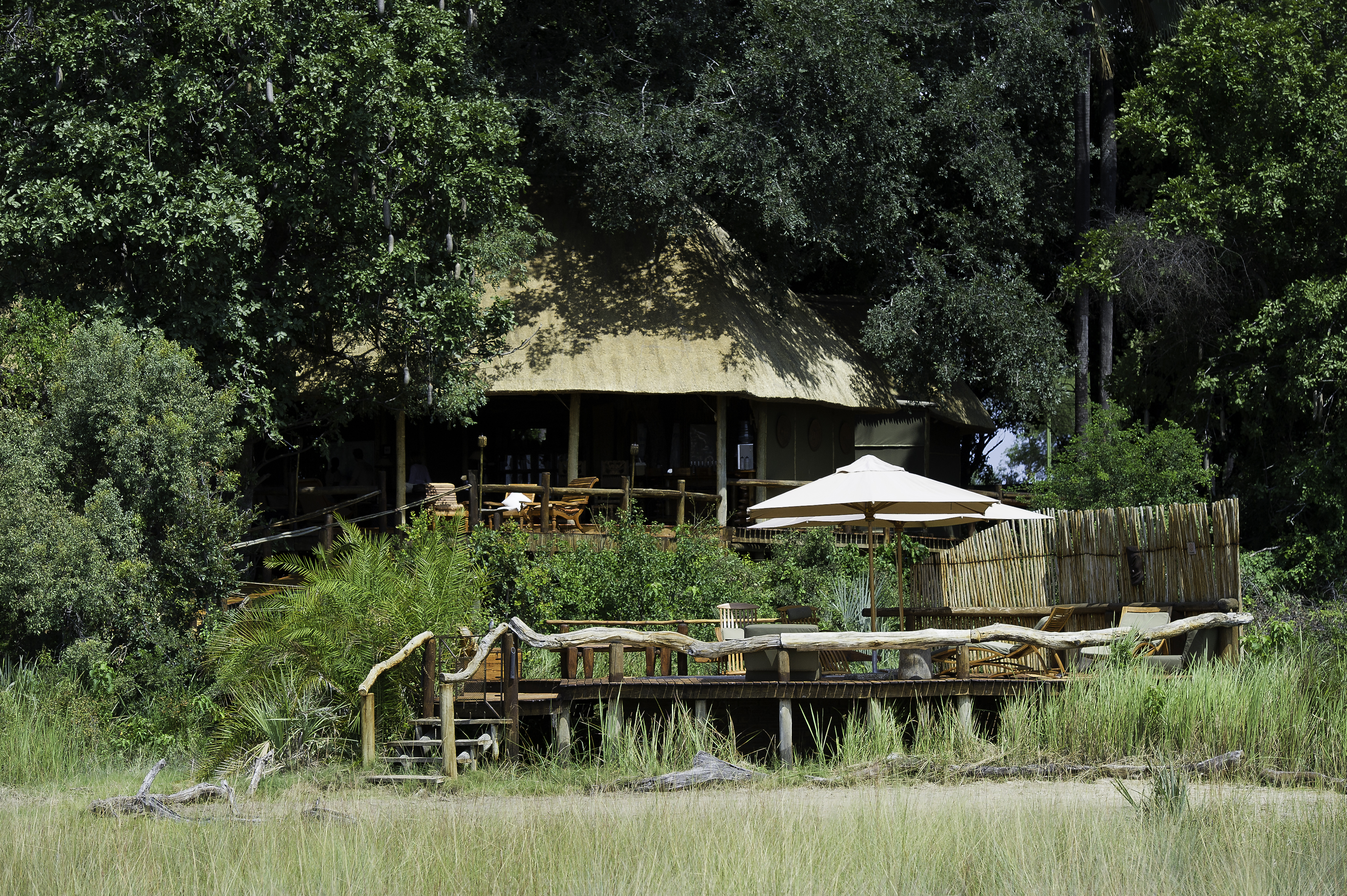 Botswana, Okavango Delta, Kwetsani Exterior