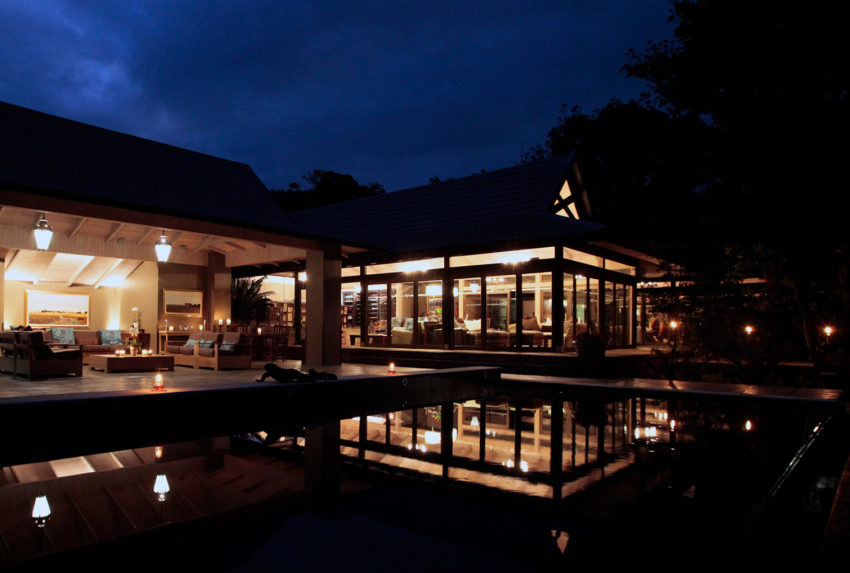 South-Africa-Prana-Lodge-Exterior-Night