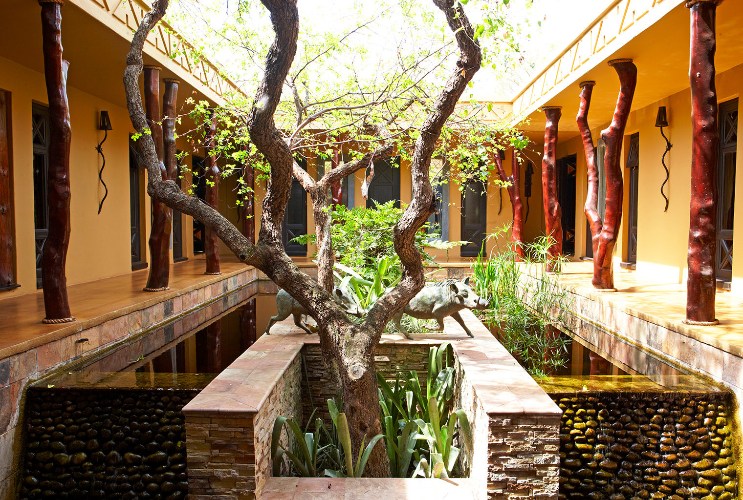 Thanda-Villa-Izulu-South-Africa-Courtyard