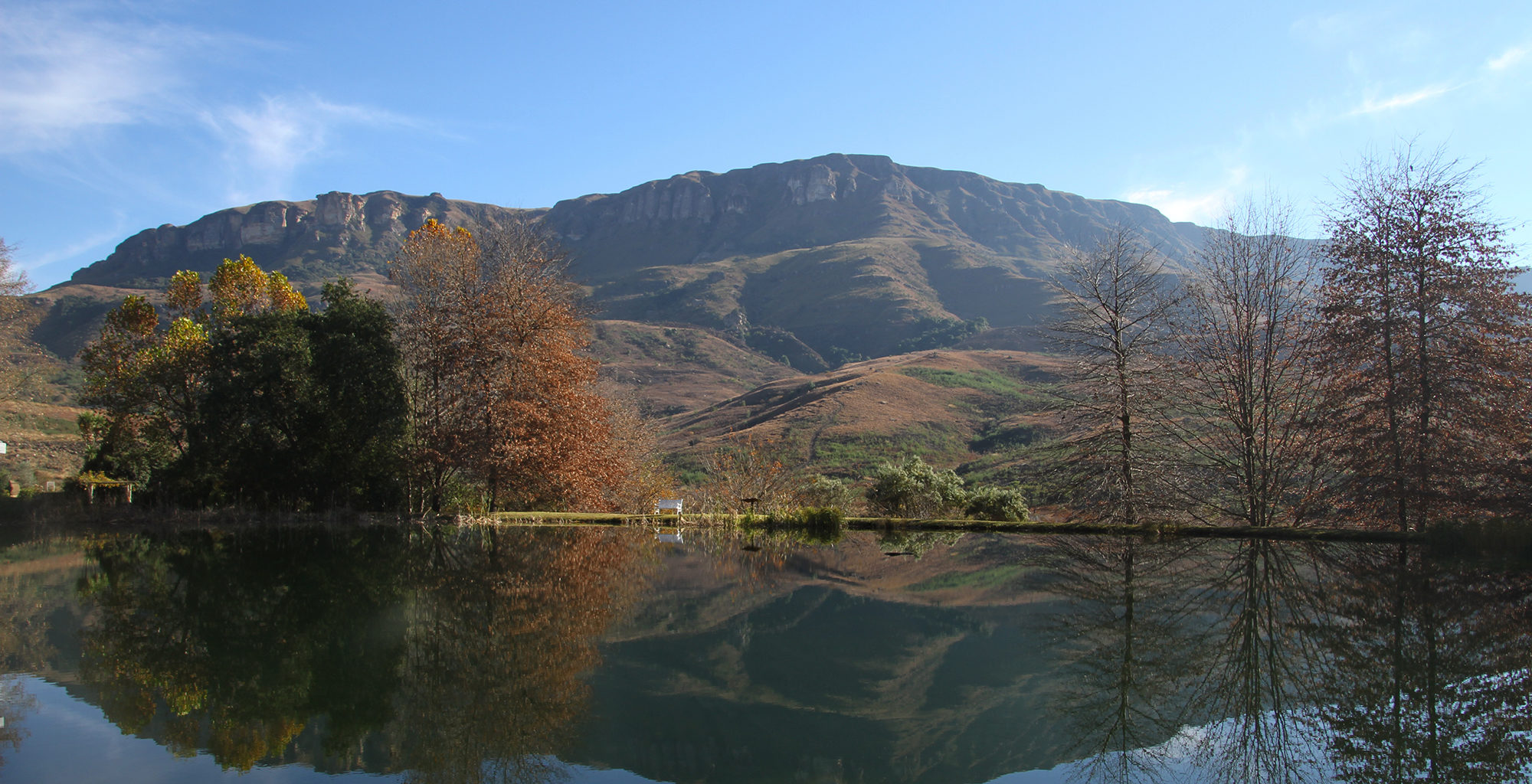 South Africa-Drakensberg-Mountains-Lake