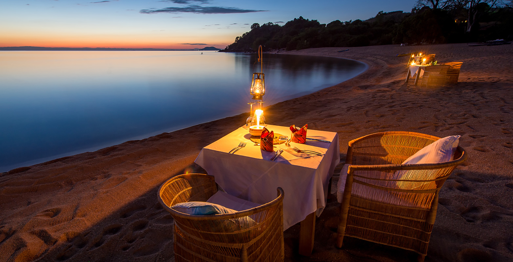 Lake-Malawi-Kaya-Mawa-Lodge-Beach-Dining