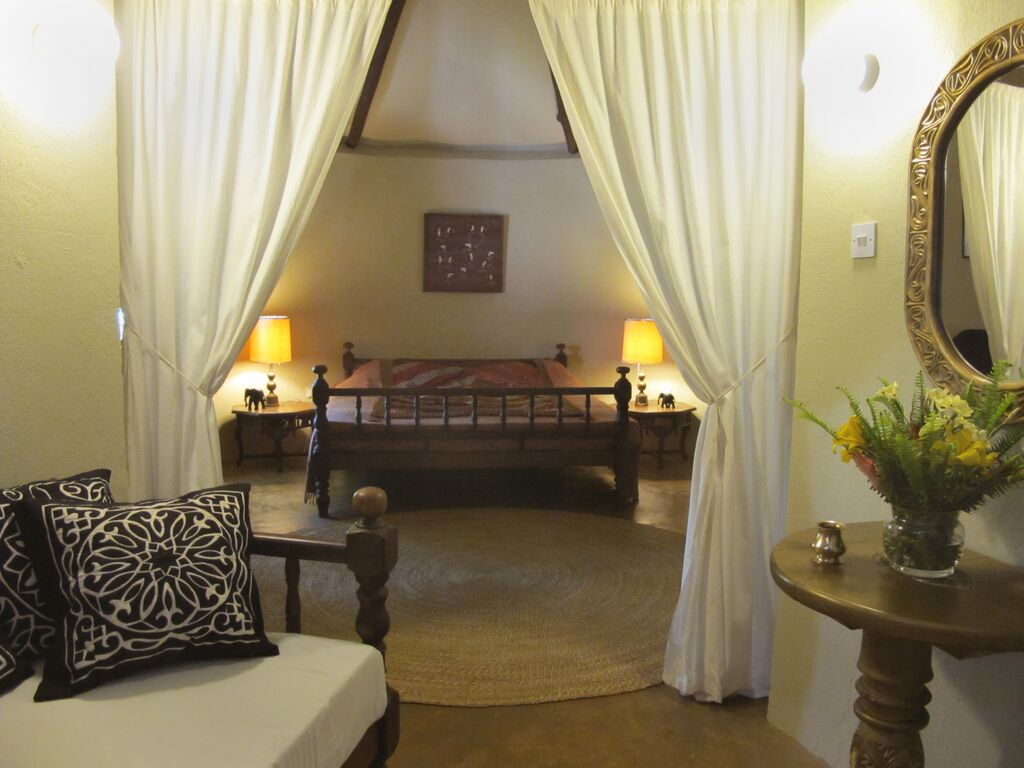Ngare-sero-lodge-arusha-tanzania-pool house bedroom