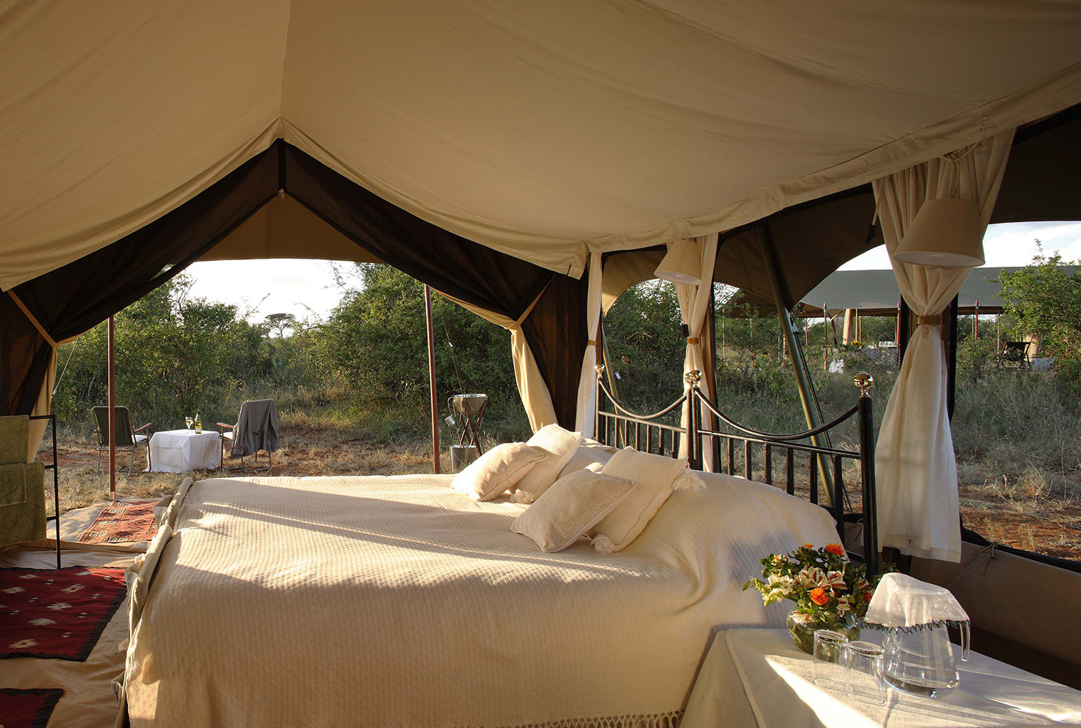 Lowis-and-Leakey-Kenya-Bedroom