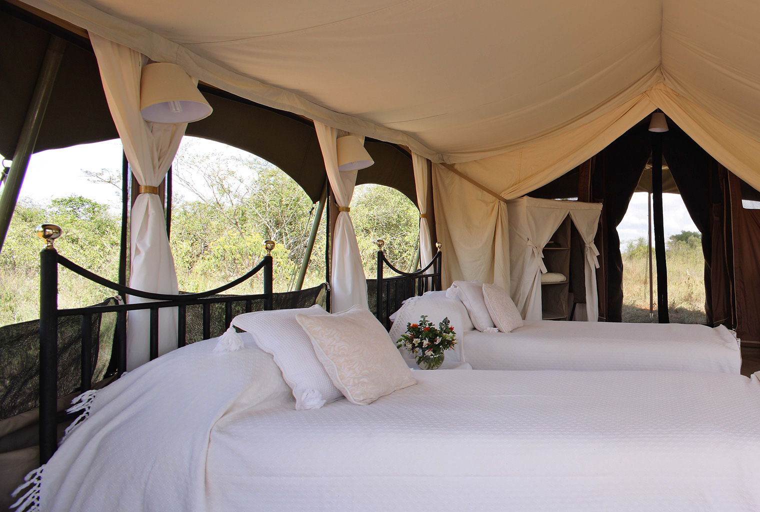 Lowis-and-Leakey-Kenya-Beds