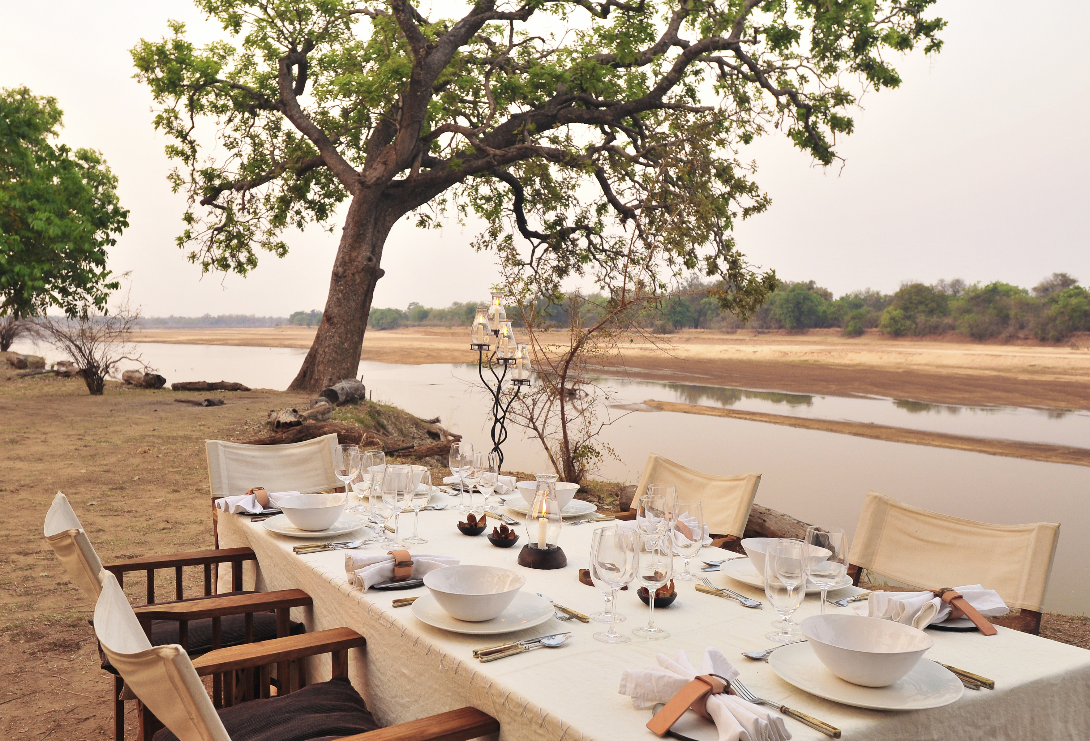 Zambia,-Mchenja-Camp-dining