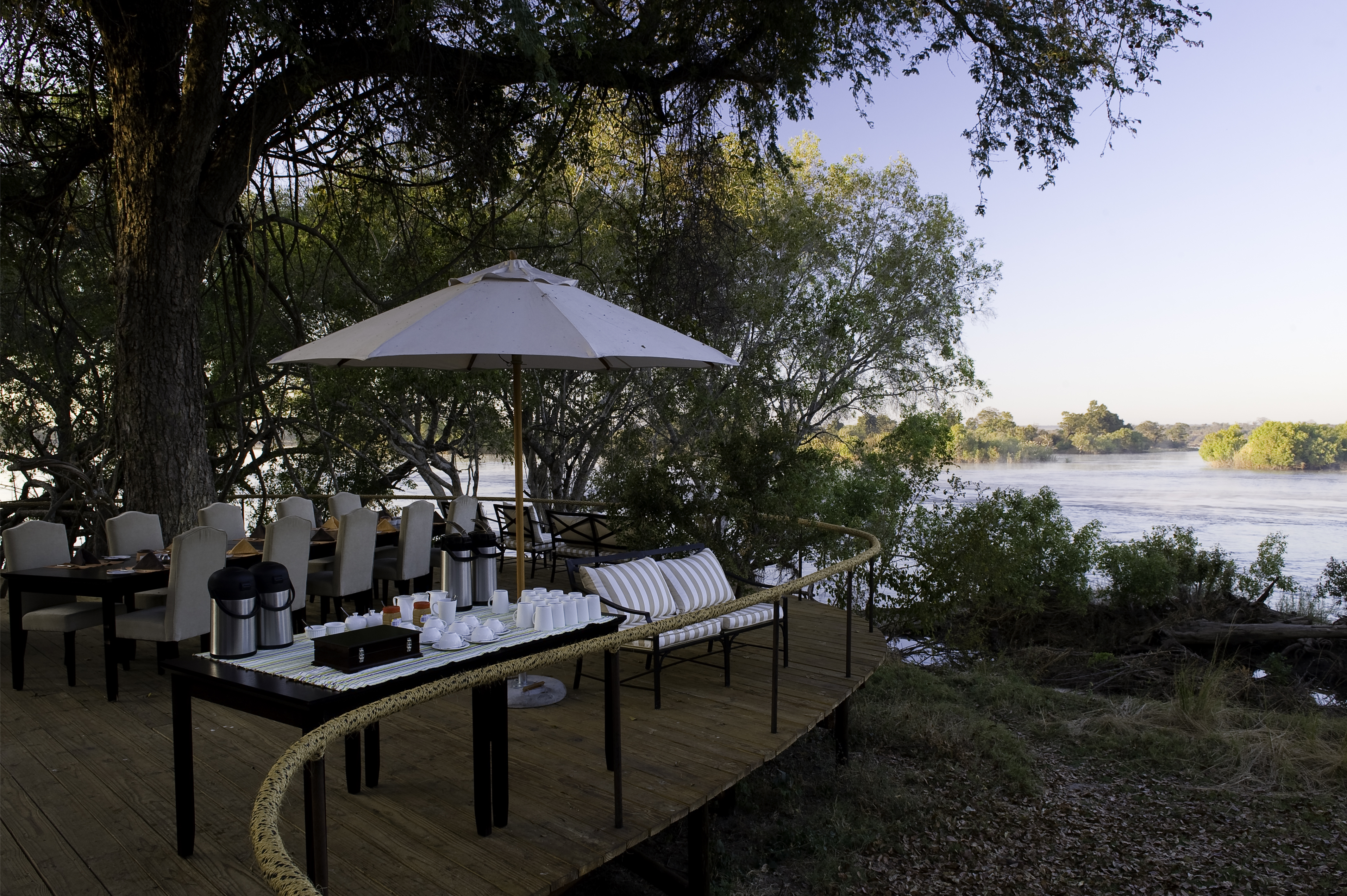 Toka-Leya-Camp-Zambia-bar