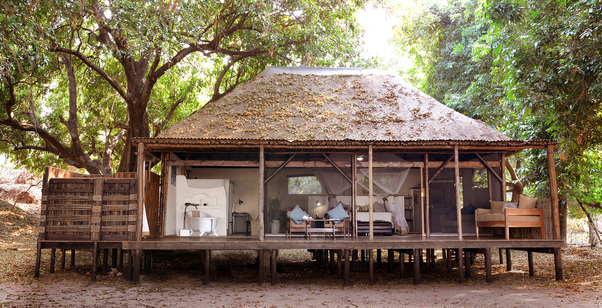 Zambia-Chiawa-Camp-Exterior