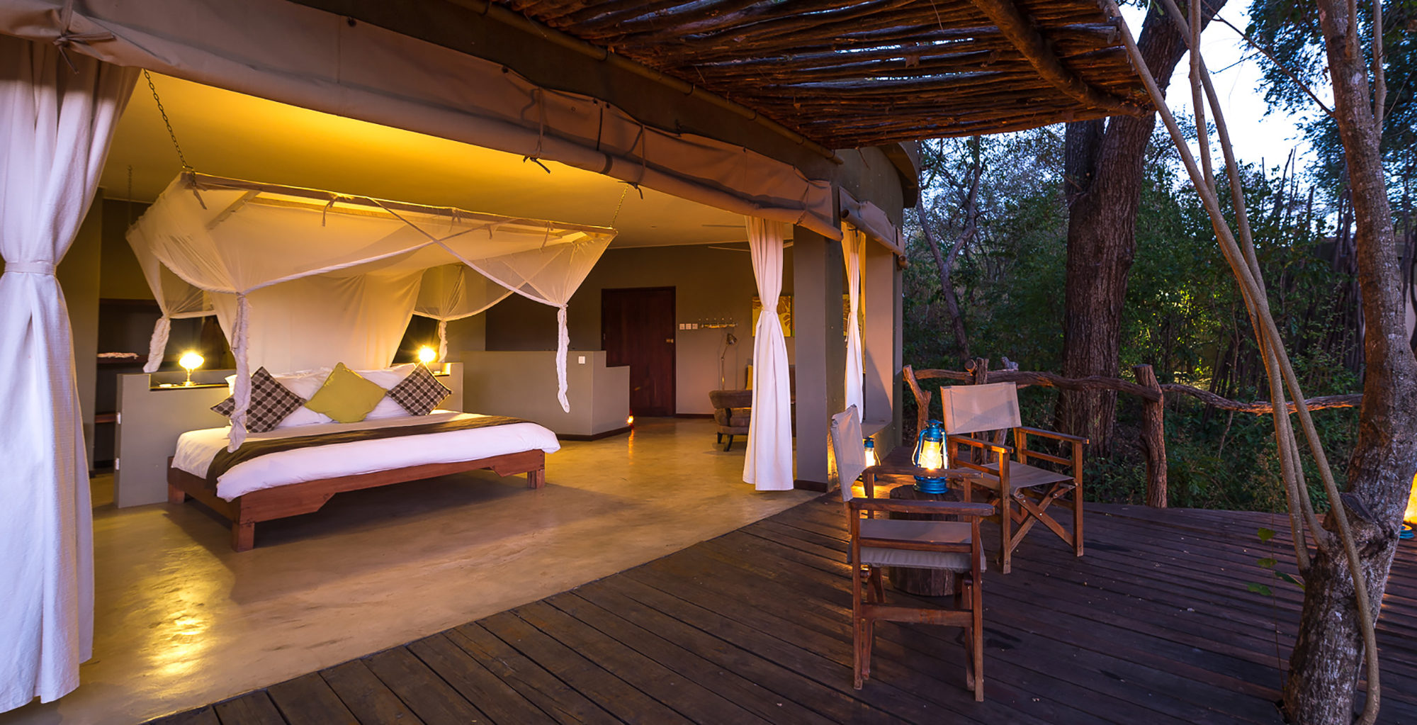 Malawi-Majete-Reserve-Mkulumadzi-Bedroom-Deck