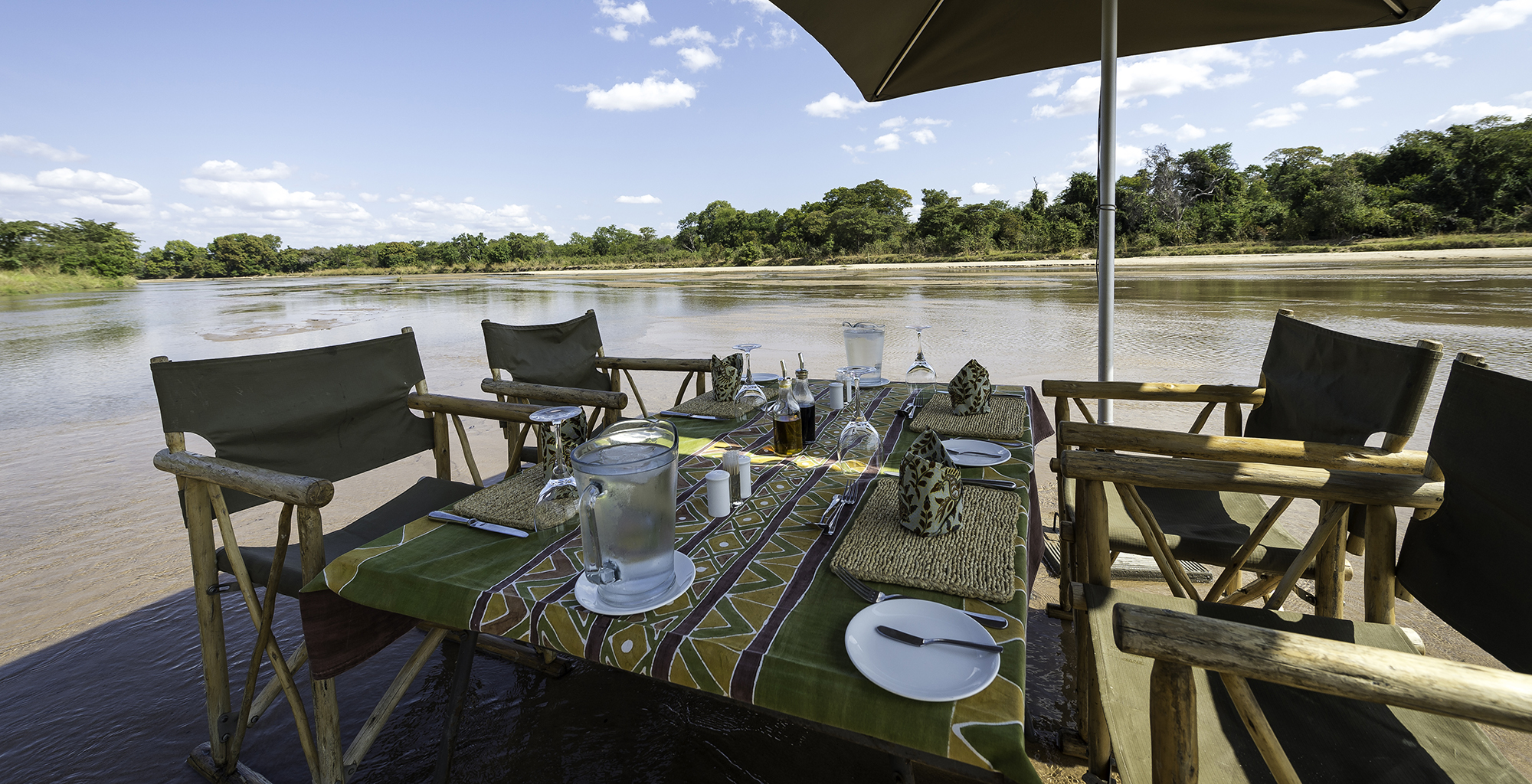 Zambia-Kapamba-River-Dining