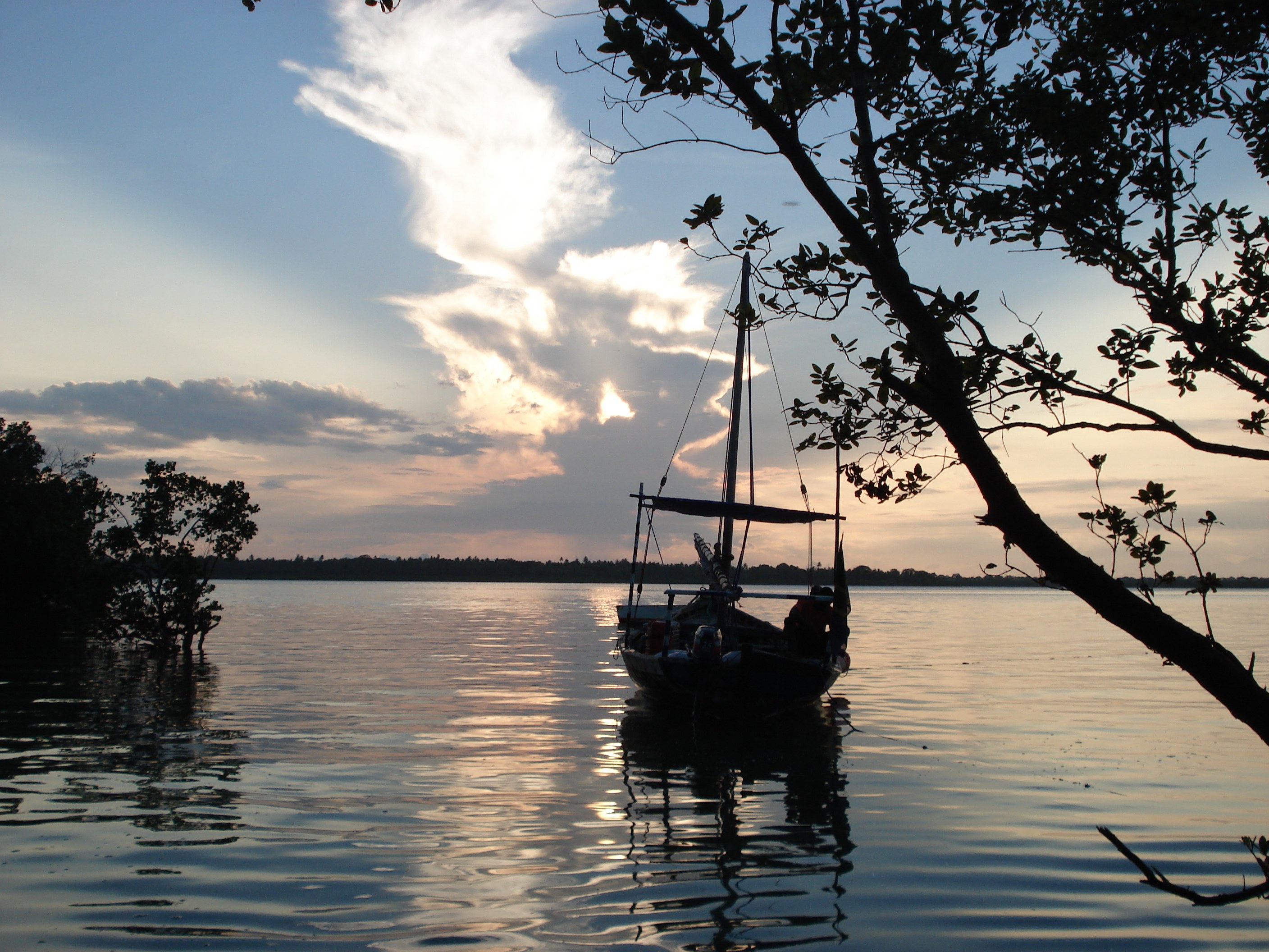 Tanzania-Kinasi-Mafia-Sunset-Sailing