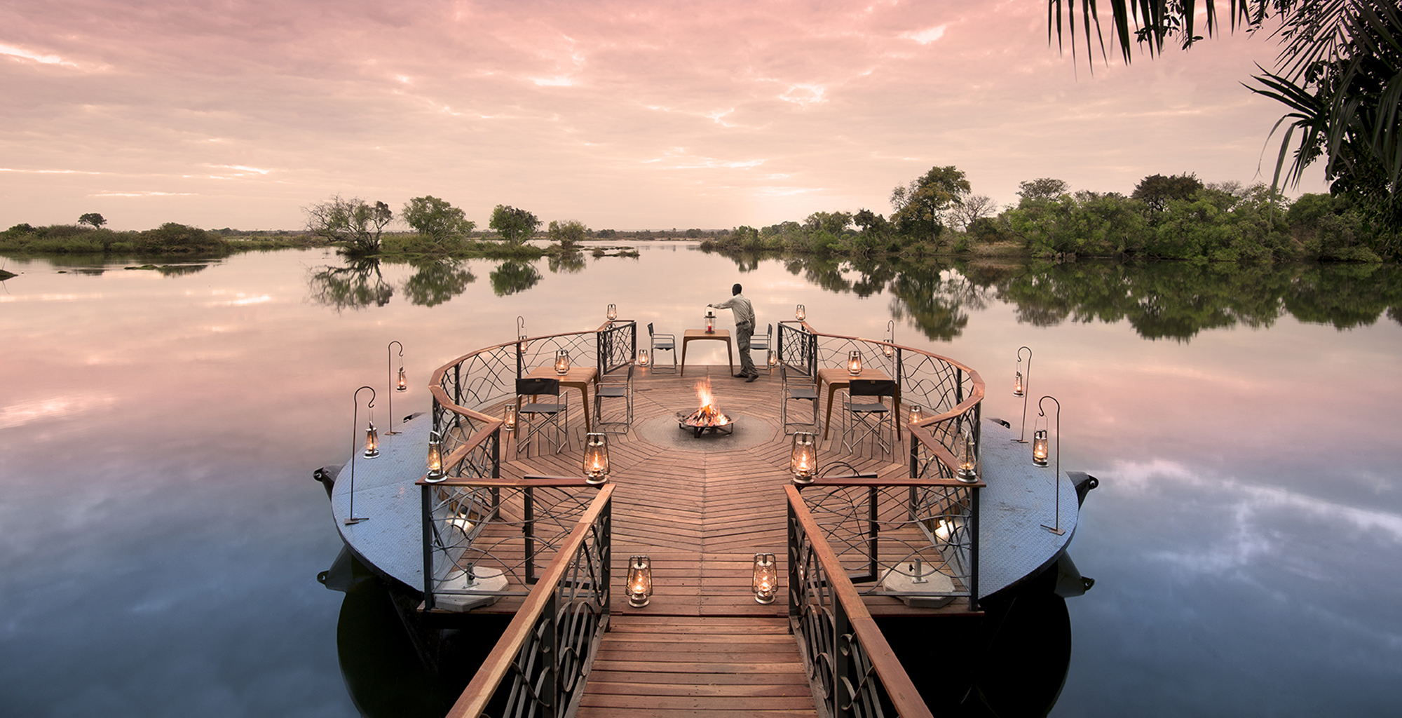 Zambia-Thorntree-River-Lodge-Deck