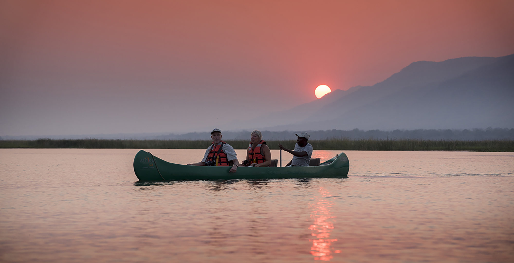 Zimbabwe-Zambezi-Expeditions-Sunset-Canoeing