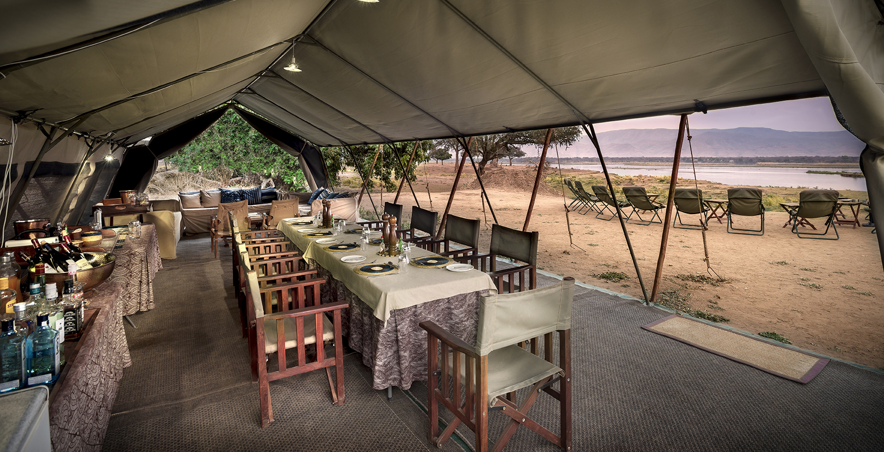 Zimbabwe-Zambezi-Expeditions-Dining