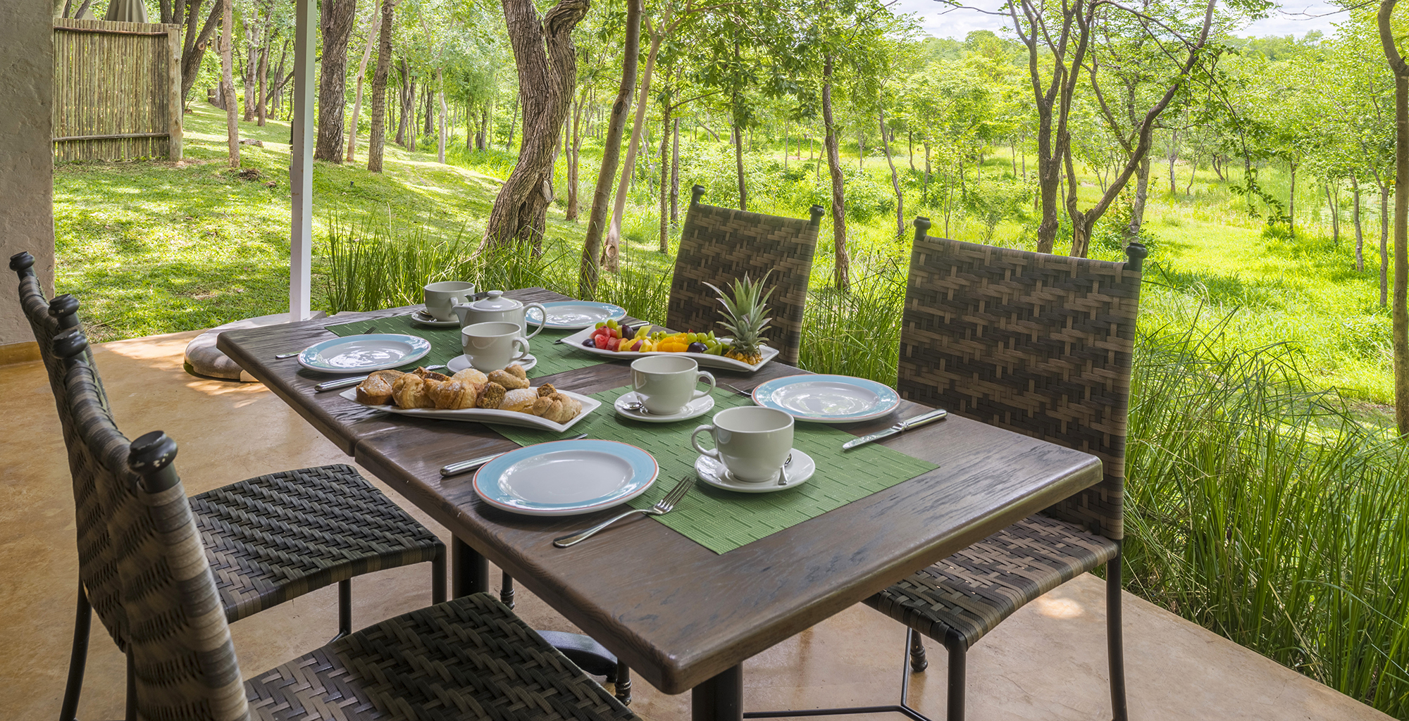 Zimbabwe-Victoria-Falls-Safari-Suite-Dining