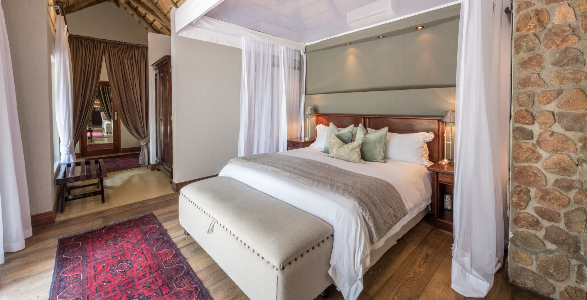 South-Africa-Dulini-Lodge-Bedroom