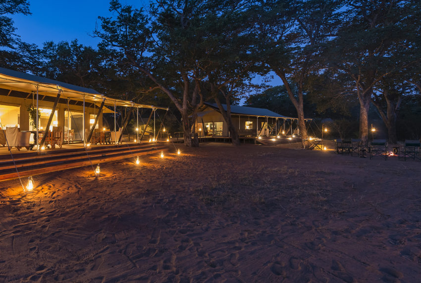 Zimbabwe-Verneys-Camp-Exterior