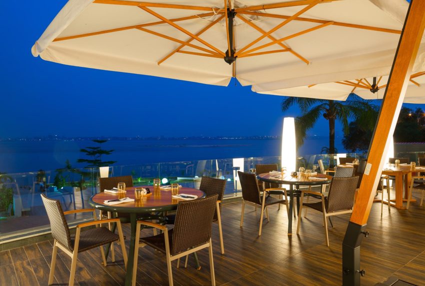 Radisson Blu - dining deck at night