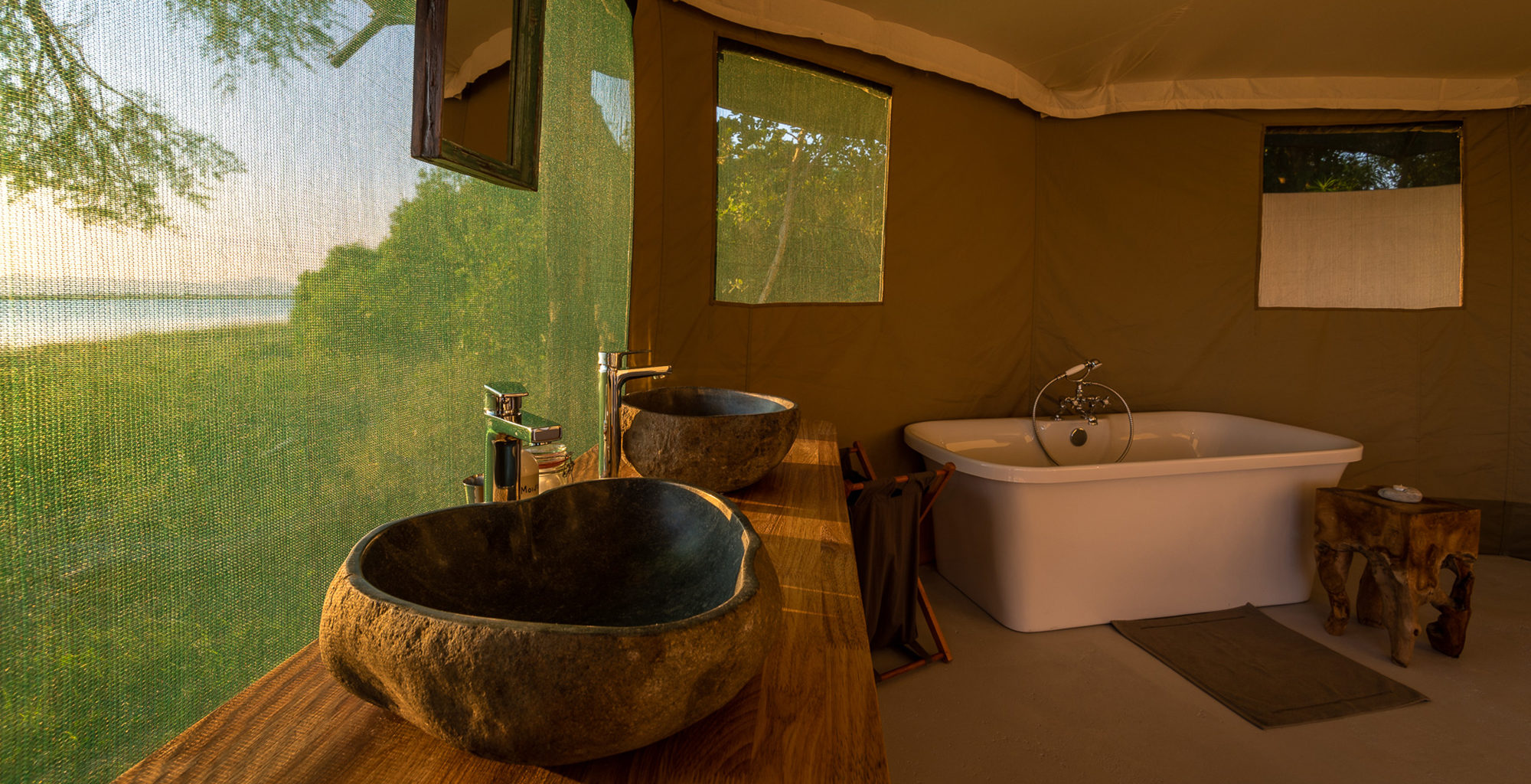 Malawi-Robin-Pope-Kuthengo-Camp-Bathroom